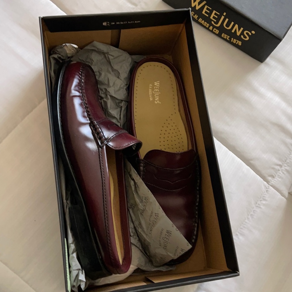 Women’s loafers, slides, flats